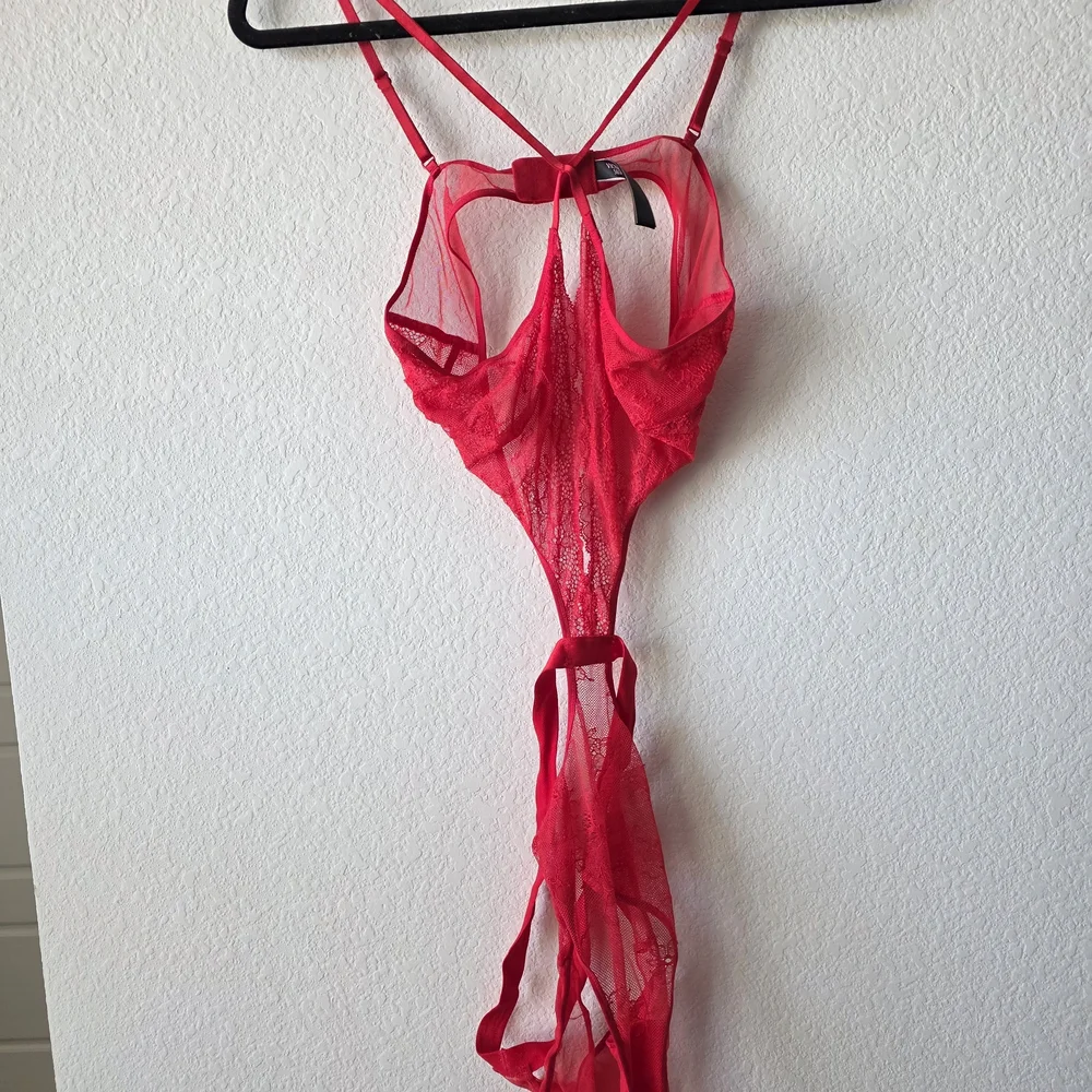 Elegant Red Lace Lingerie Set Victoria Secrect - Picture 3 of 8